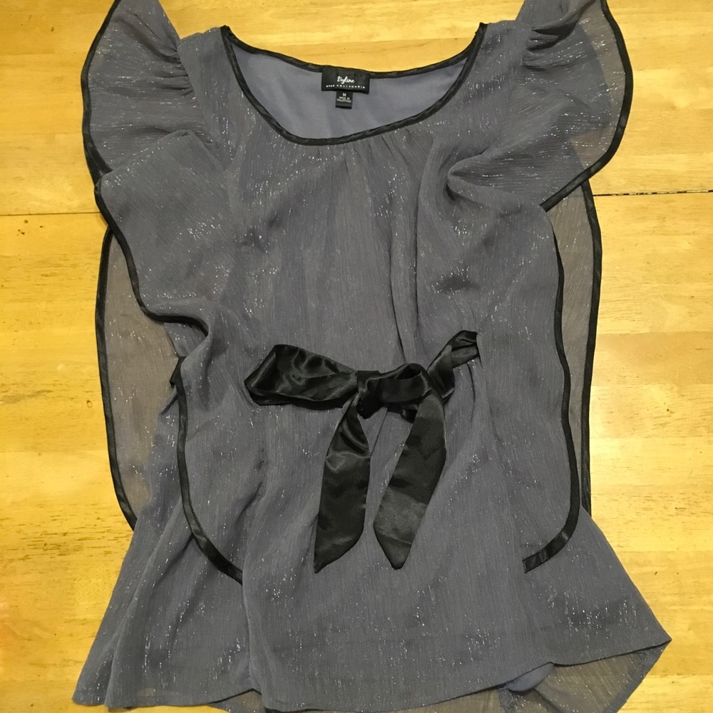 BYLINE Byer Gray Ruffle Shimmer Black Tie TOP M
